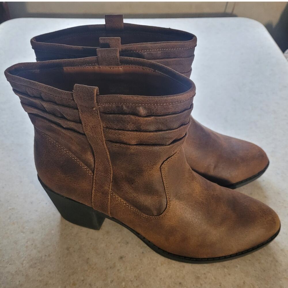 Brown Ruched Ankle Boots Size 10 Block Heel Buckle Moto Western Booties